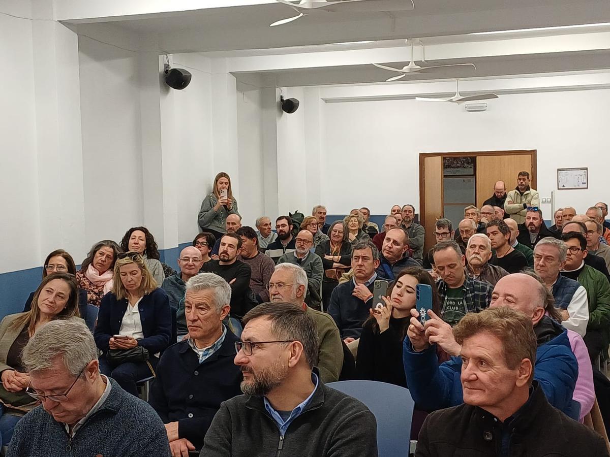 Asistentes al acto franquista celebrado en Zaragoza.