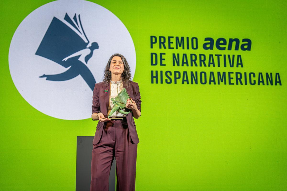 La argentina Samanta Schweblin gana el millón de euros del primer Premio Aena