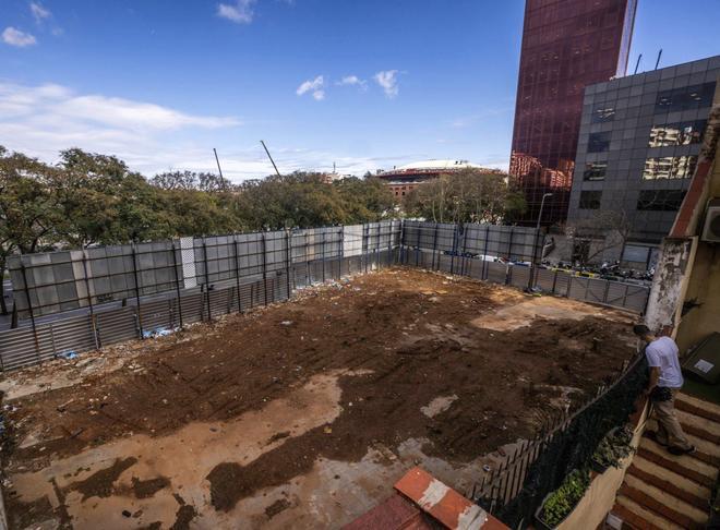 Rebuig inicial a una torre de 20 plantes al costat de la plaça d’Espanya