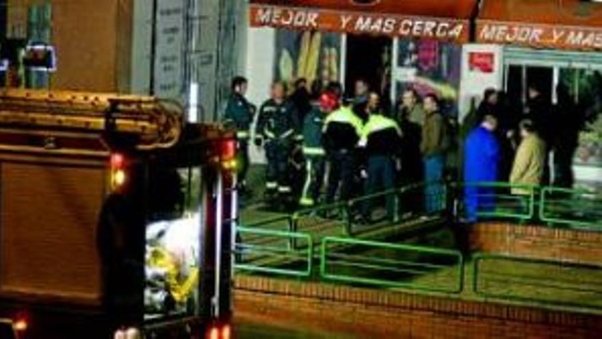 Roban e incendian un supermercado del centro de Cáceres para solo llevarse 500 euros