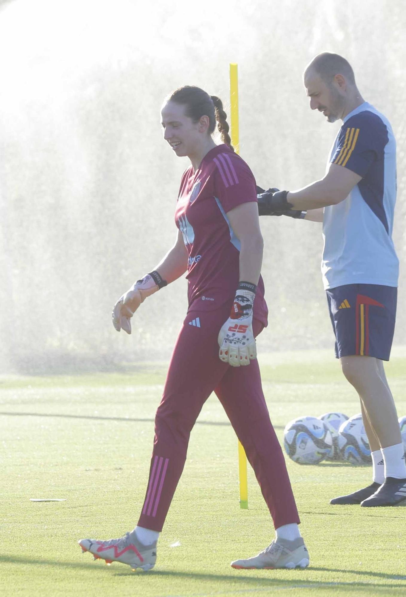 Las futbolistas de la Selección Española ya entrenan en Oliva