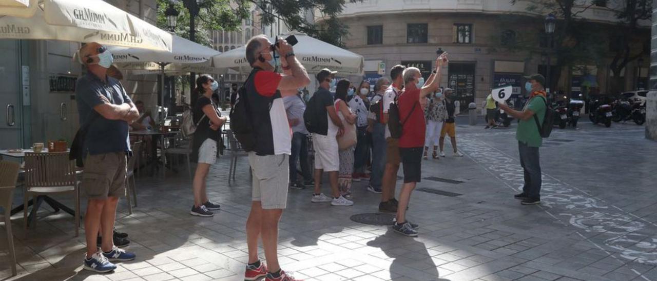 Turistas en el centro de València este verano. | JM LÓPEZ