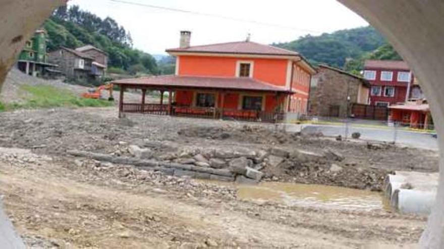 Obras de saneamiento realizadas en el río Cuna de Mieres.