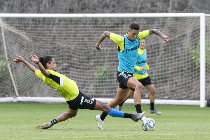 12.11.19. Las Palmas de Gran Canaria.Fútbol segunda división temporada 2019/20. Entrenamiento de la UD Las Palmas en la Ciudad Deportiva Barranco Seco. Foto: Quique Curbelo  | 12/11/2019 | Fotógrafo: Quique Curbelo