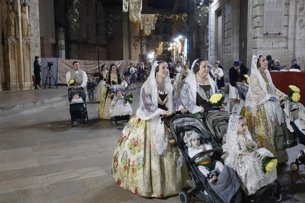 Todas las fotos de la Ofrenda del 18 de marzo por la calle San Vicente hasta la 20:30 horas