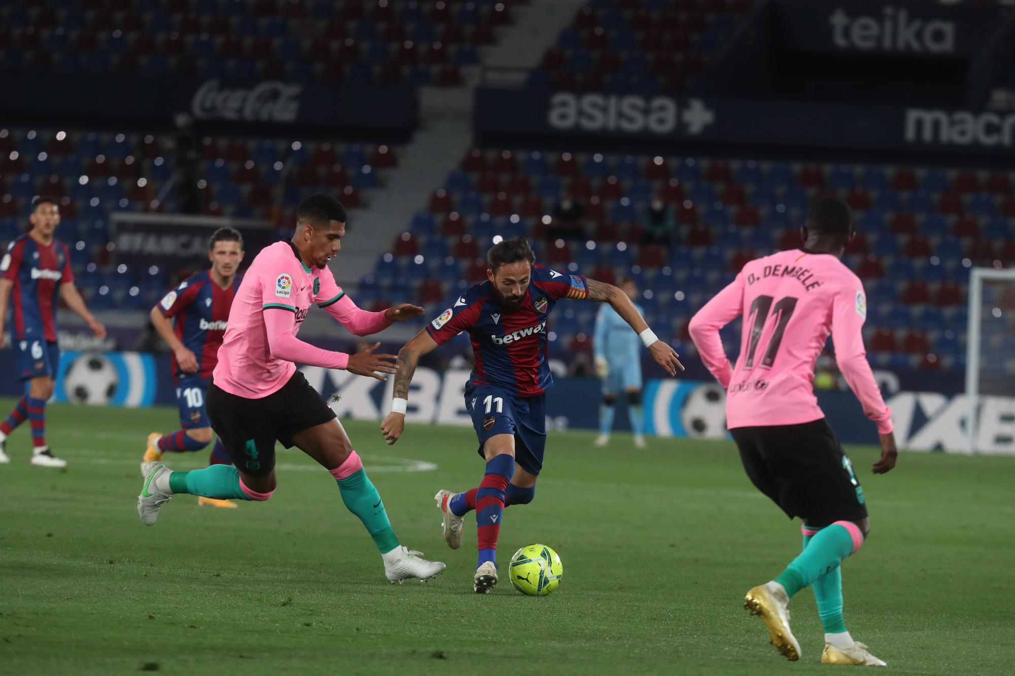 Las imágenes del empate entre el Levante y Barcelona en el Ciutat de València