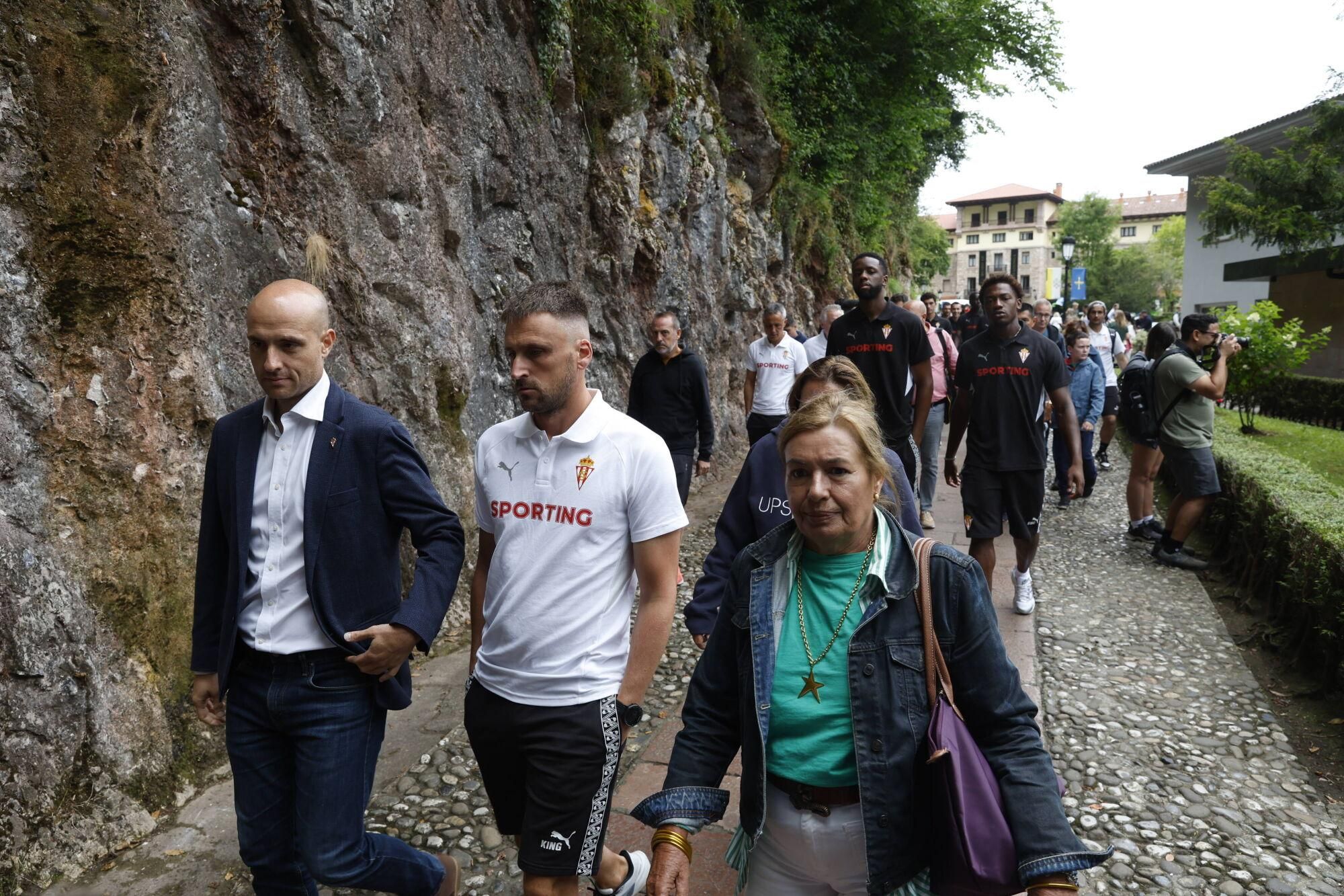 EN IMÁGENES: Visita del Sporting a La Santina en Covadonga