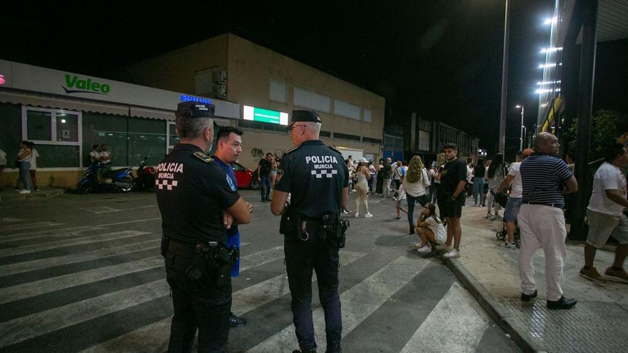 El Ayuntamiento de Murcia empieza ahora a ejecutar las órdenes de cierre: ya son cuatro los locales precintados