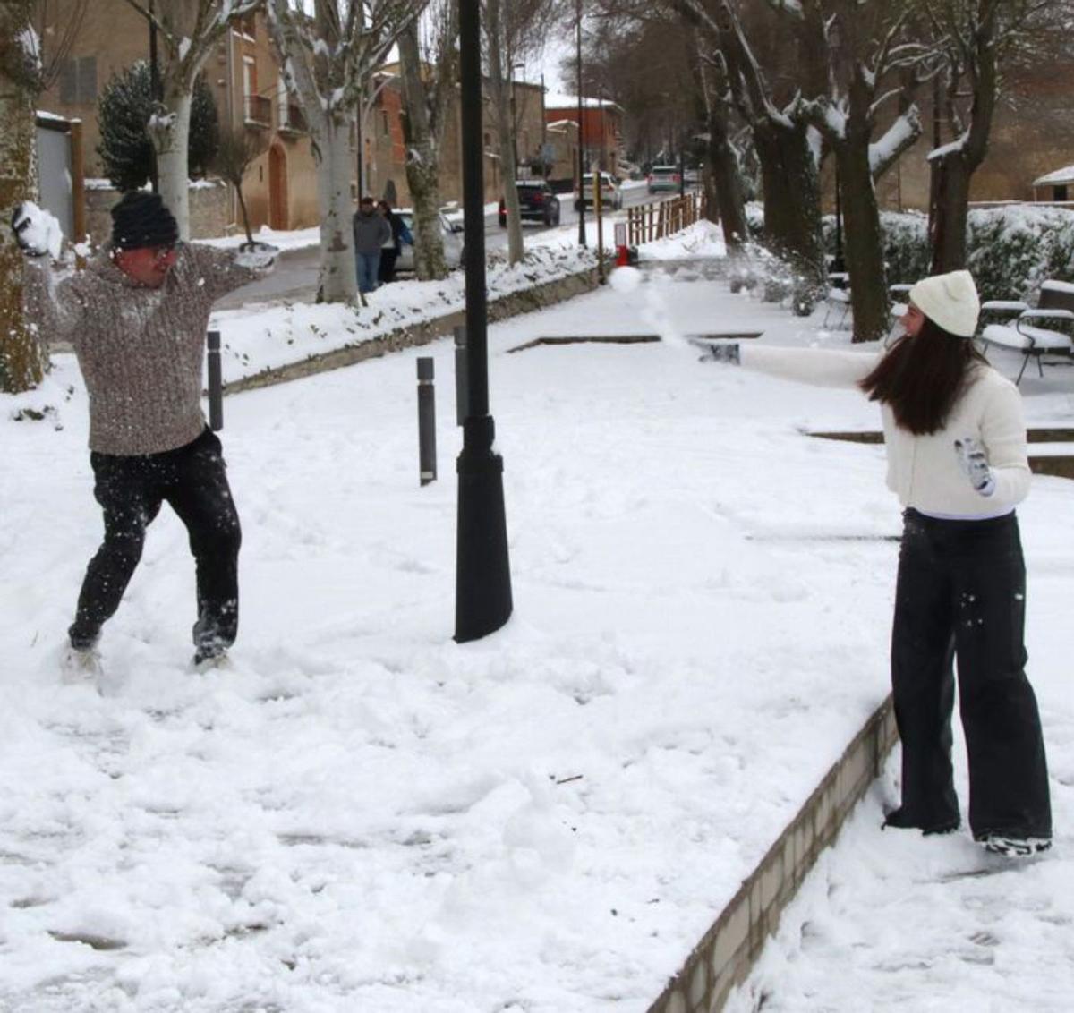 El Parc Central d’Igualada (Anoia), completament cobert de neu ahir.  | ELOI TOST / ACN