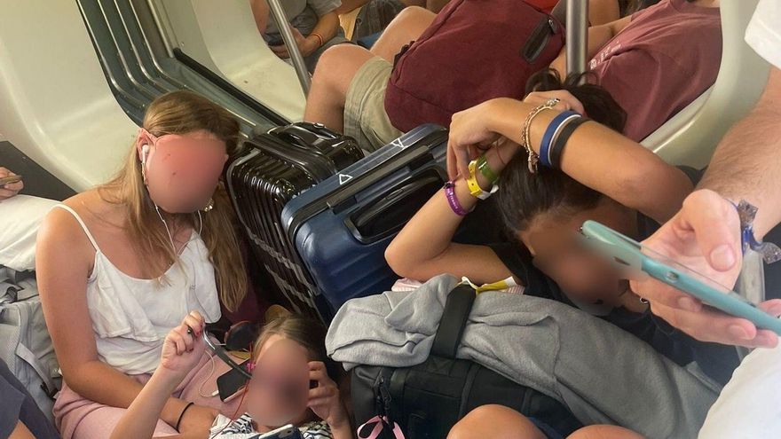 Imagen del tren entre Pamplona y Zaragoza, este miércoles.