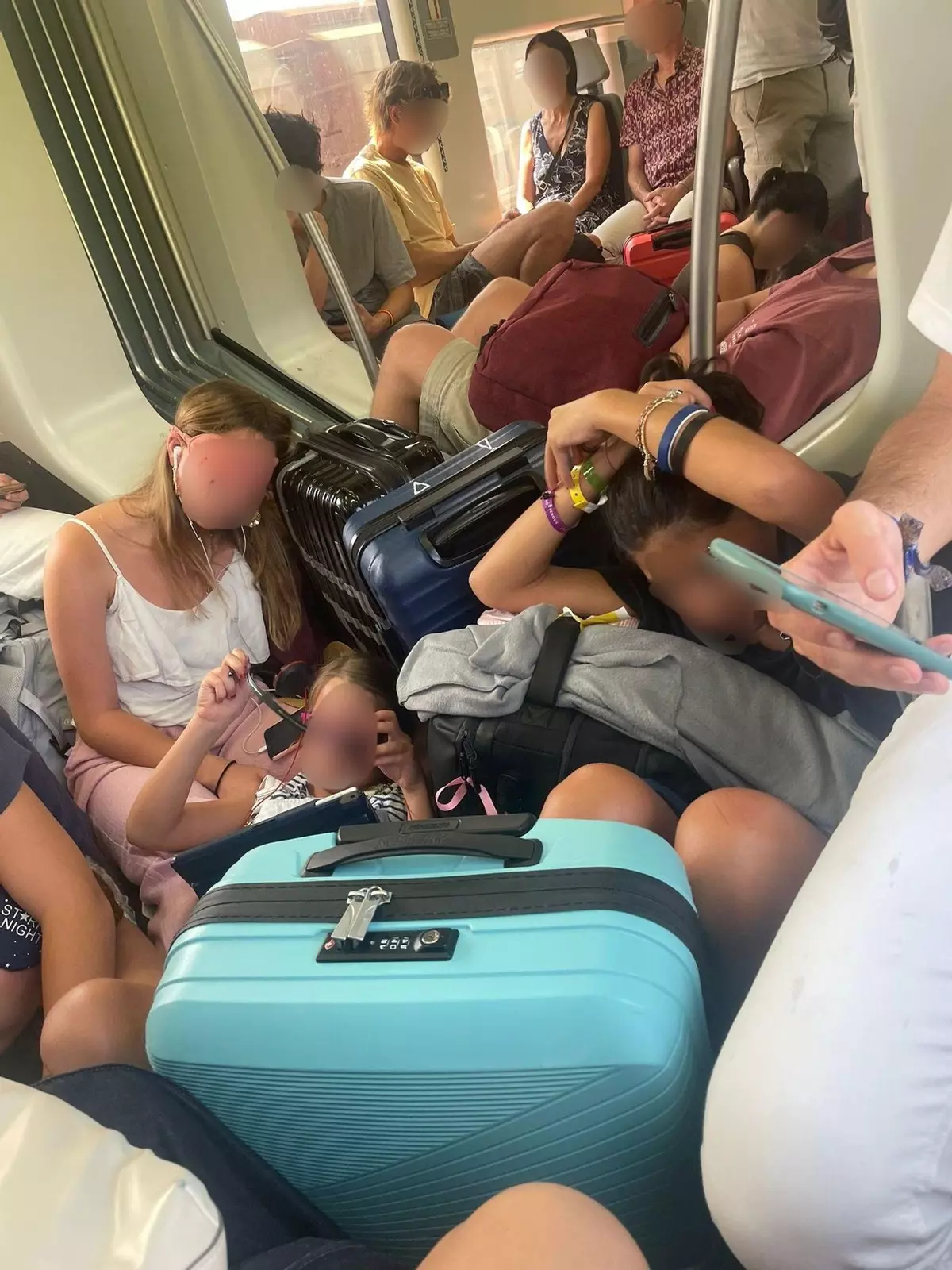 El alcalde de Tudela denuncia el exceso de personas en el tren entre Pamplona y Zaragoza: "De vergüenza"