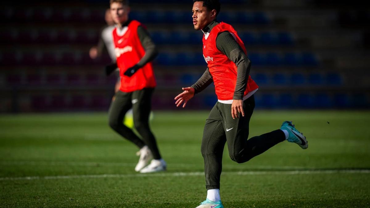 Vitor Roque, en el entrenamiento del Barça en la ciudad deportiva de Sant Joan Despí.