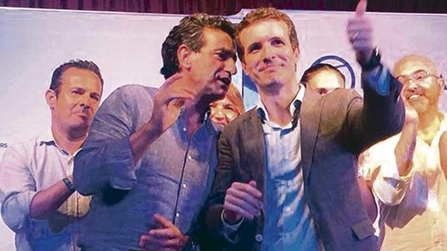 Biel Company junto a Pablo Casado en su acto para las primarias en Palma.