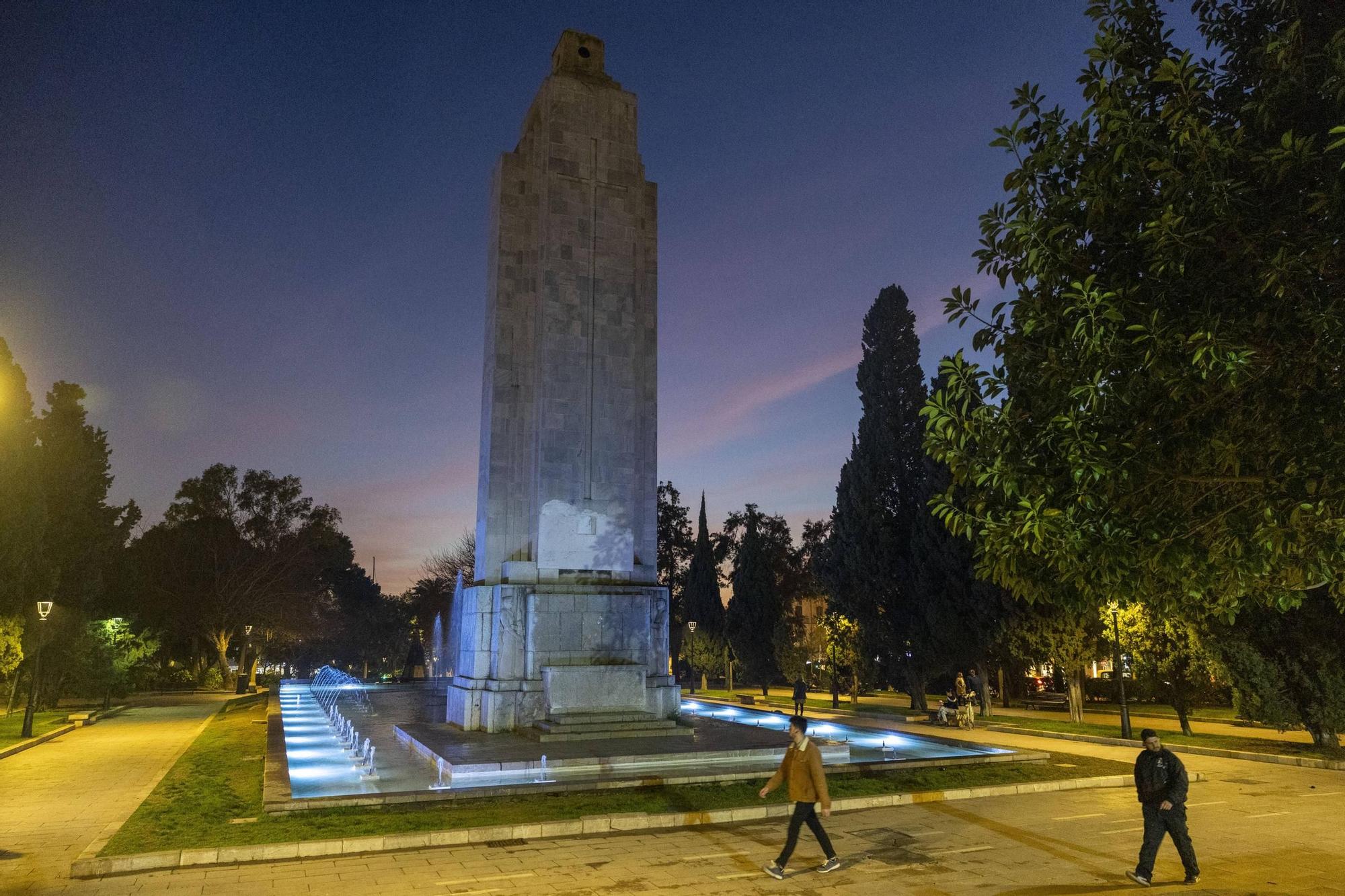 El Ayuntamiento de Palma ilumina el monumento de sa Feixina tras casi un año de apagón