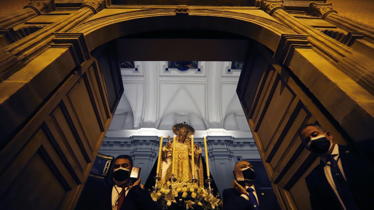 Madrugada de traslados para la veneración 'El Verbo Encarnado' en la Catedral