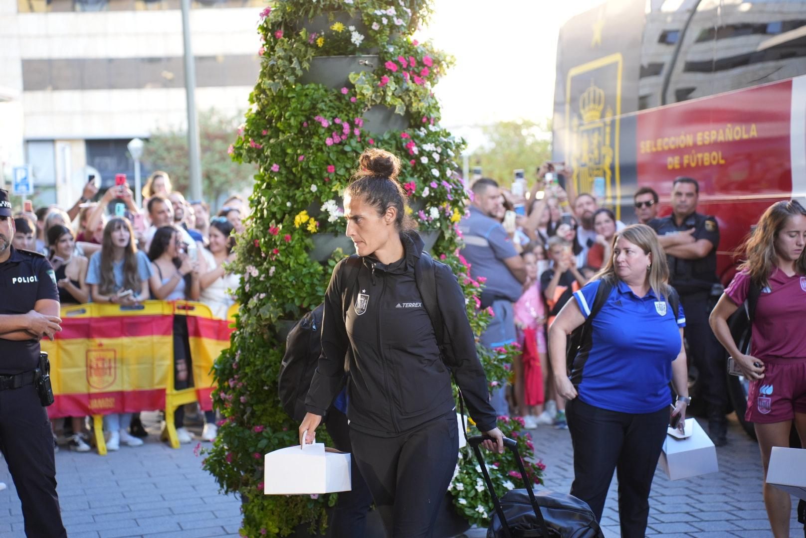 Las campeonas del mundo a su llegada a Córdoba, en imágenes