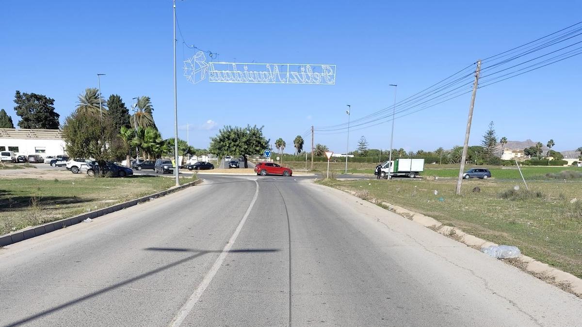 El accidente se produjo en la rotonda del Radar, en la avenida de Balsicas.