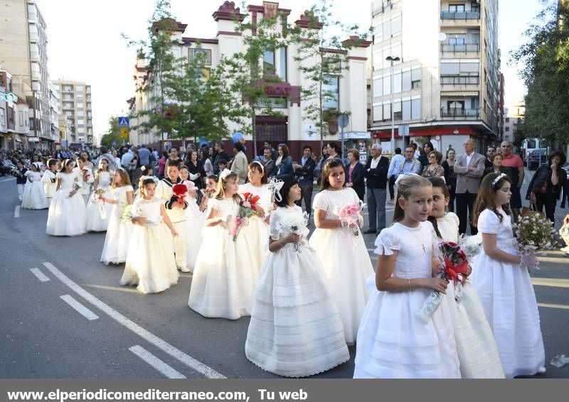 Galería de fotos -- Manto de fe y devoción para la patrona de Almassora