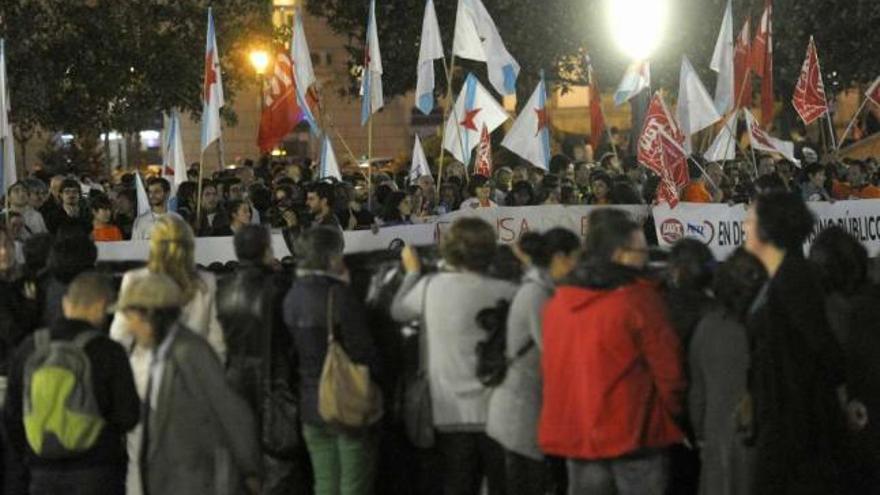 Cientos de profesores gallegos protestan contra los recortes en la enseñanza pública