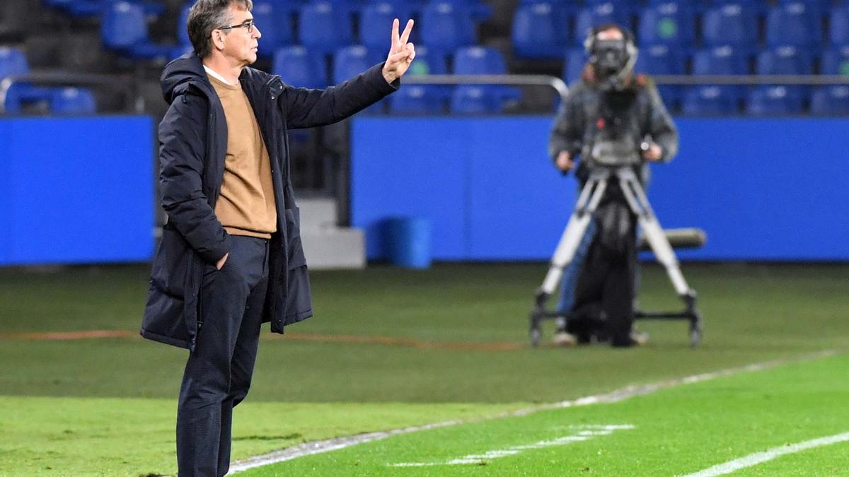 Fernando Vázquez, en un partido en Riazor