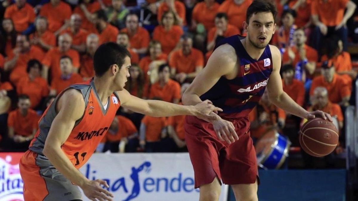 Satoransky conduce el balón ante Llorca en el Polideportivo Fernando Martín.