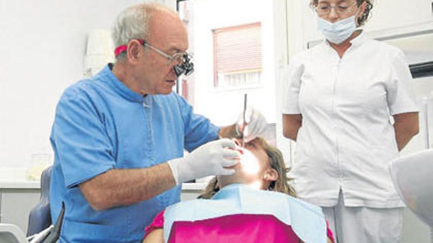 El diabético bien controlado no presenta contraindicación para ser tratado en una clínica dental.