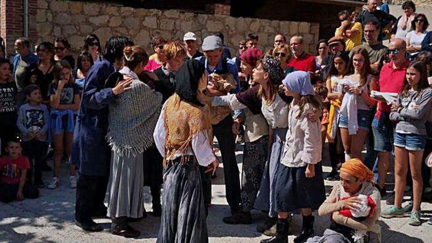 Visita teatralitzada pels espais de l&#039;antiga colònia minera, el cap de setmana passat