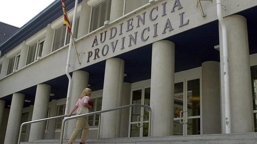 Exterior de la Audiciencia Provincial de A Coruña. // Aguete