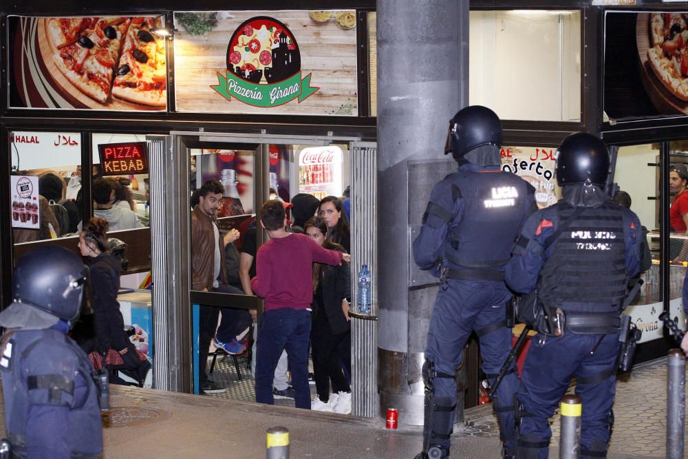 Contenidors cremats, càrregues policials i enfrontaments a Girona