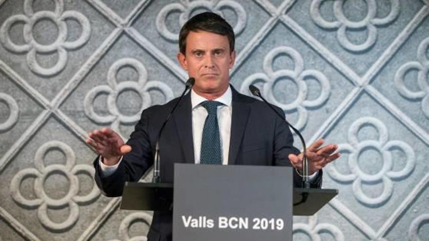 Valls va dir que es posa «al servei dels barcelonins».