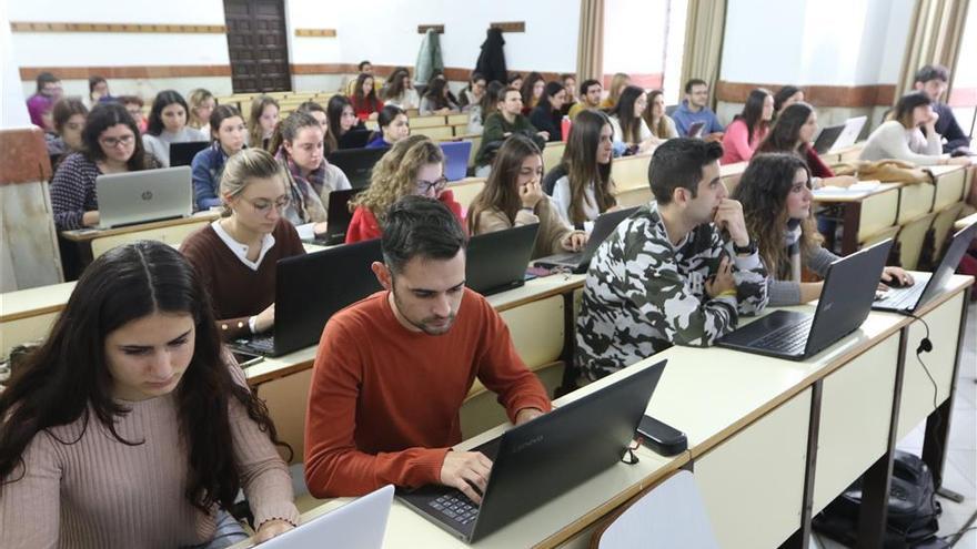 Los 20.000 alumnos de la UEx no volverán a tener clases presenciales este curso