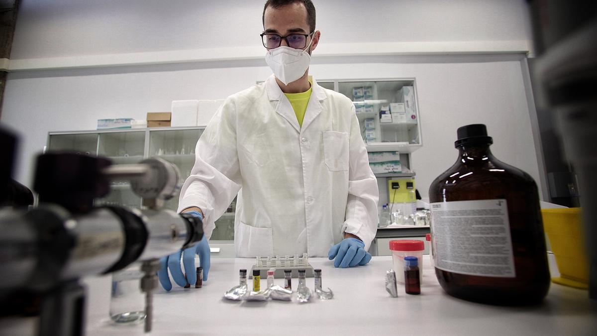 Un investigador del SEGAI en la Universidad de La Laguna.