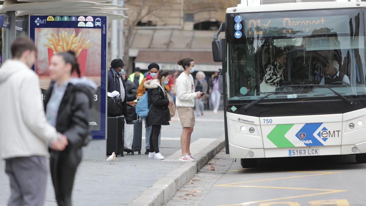 Las mascarillas ya no son obligatorias en el transporte público