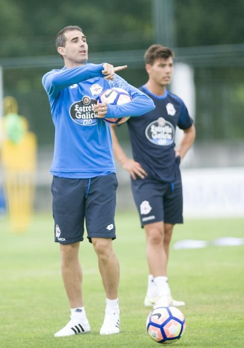 El turco se reincorpora al grupo y el canterano amplía su permiso hasta el jueves a la espera de concretar su nueva cesión