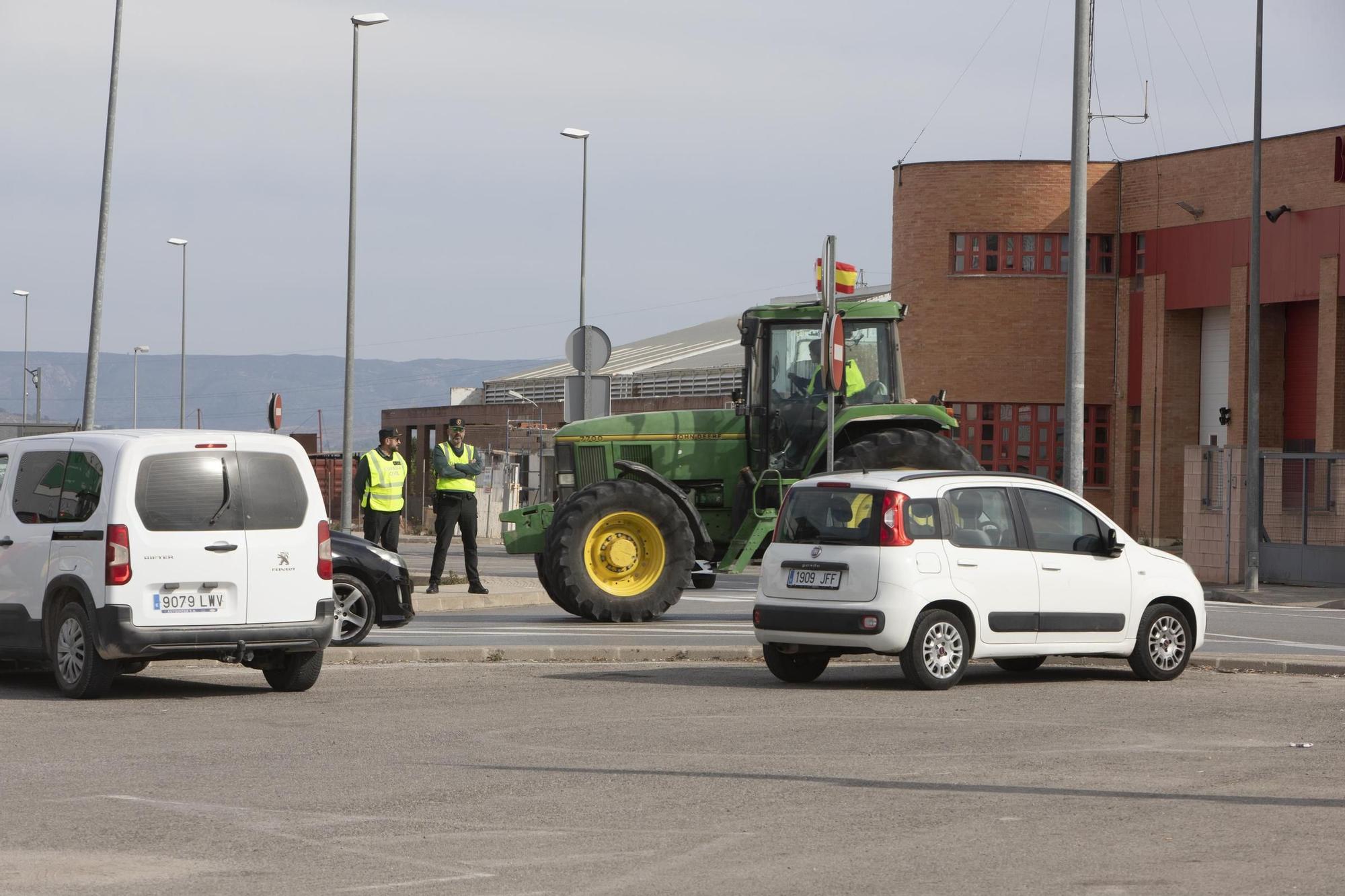 La tractorada por la crisis del campo se hace visible en Xàtiva