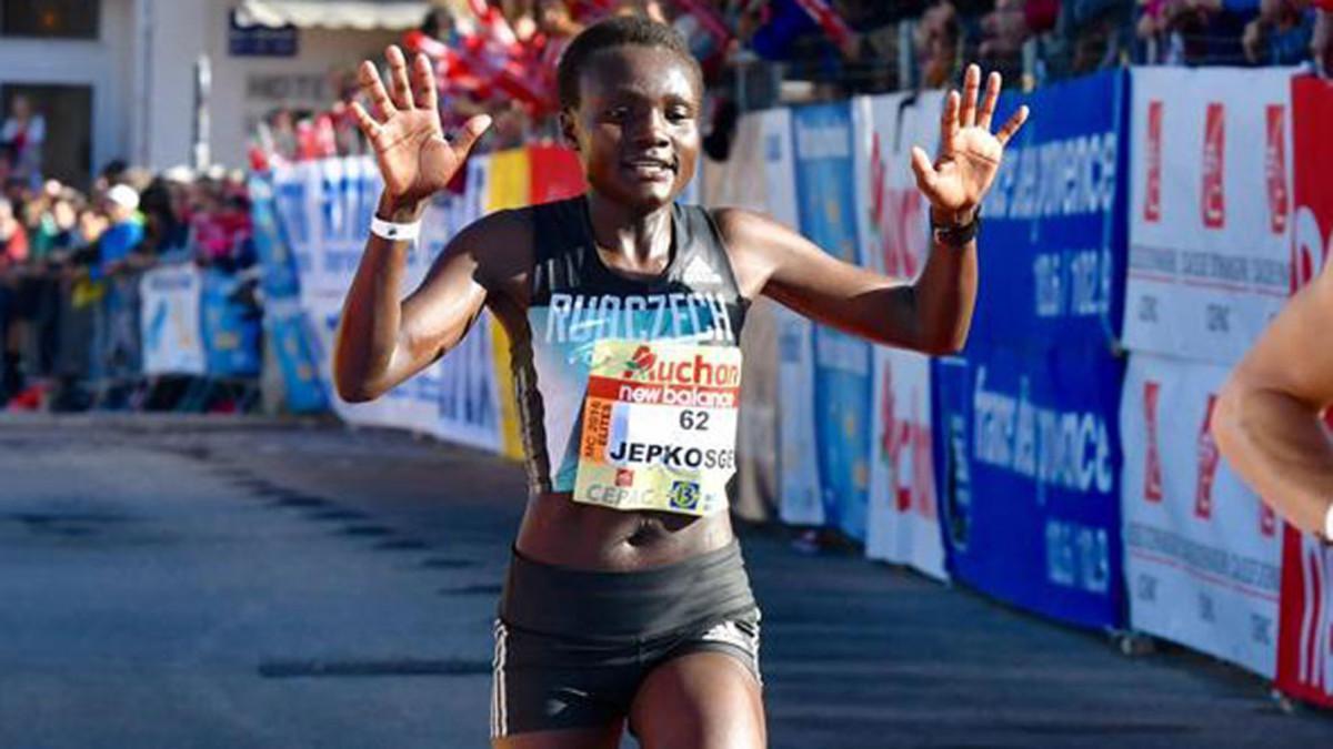 Joyciline Jepkosgei, de récord