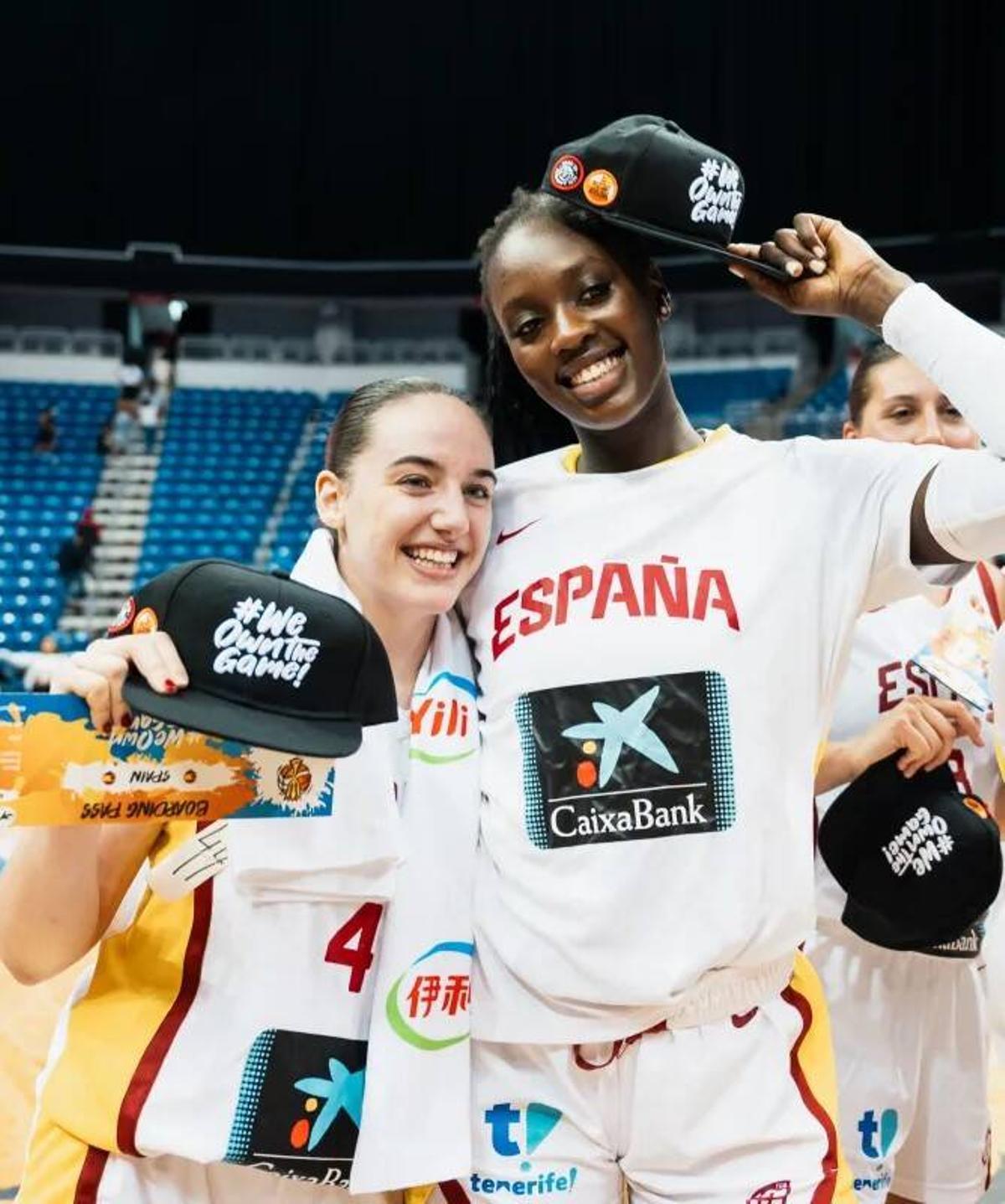 Fam celebra la clasificación para el Mundial con Iyana Martín.