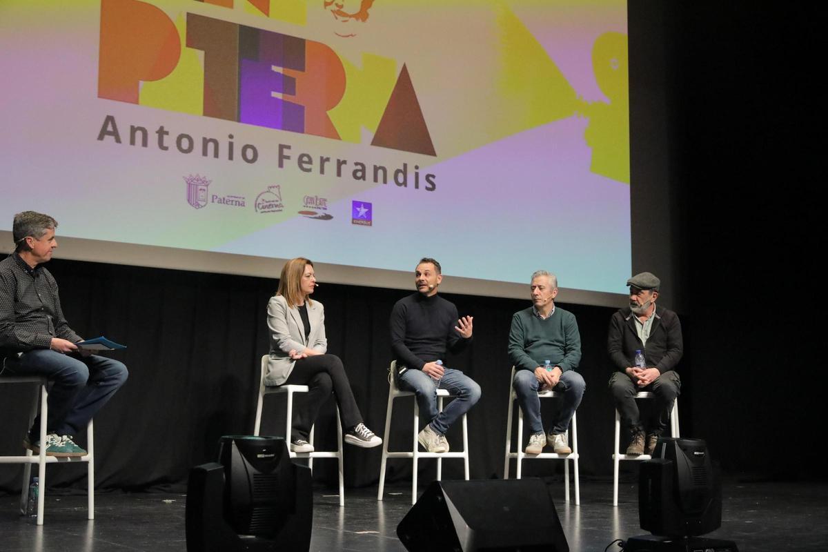 Coloquio previo a la proyección de la película El Lodo en el Festival de Cine de Paterna el año pasado.