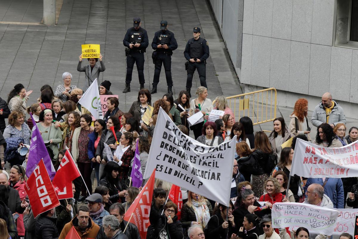En imágenes: Multitudinaria protesta de los trabajadores del ERA ...