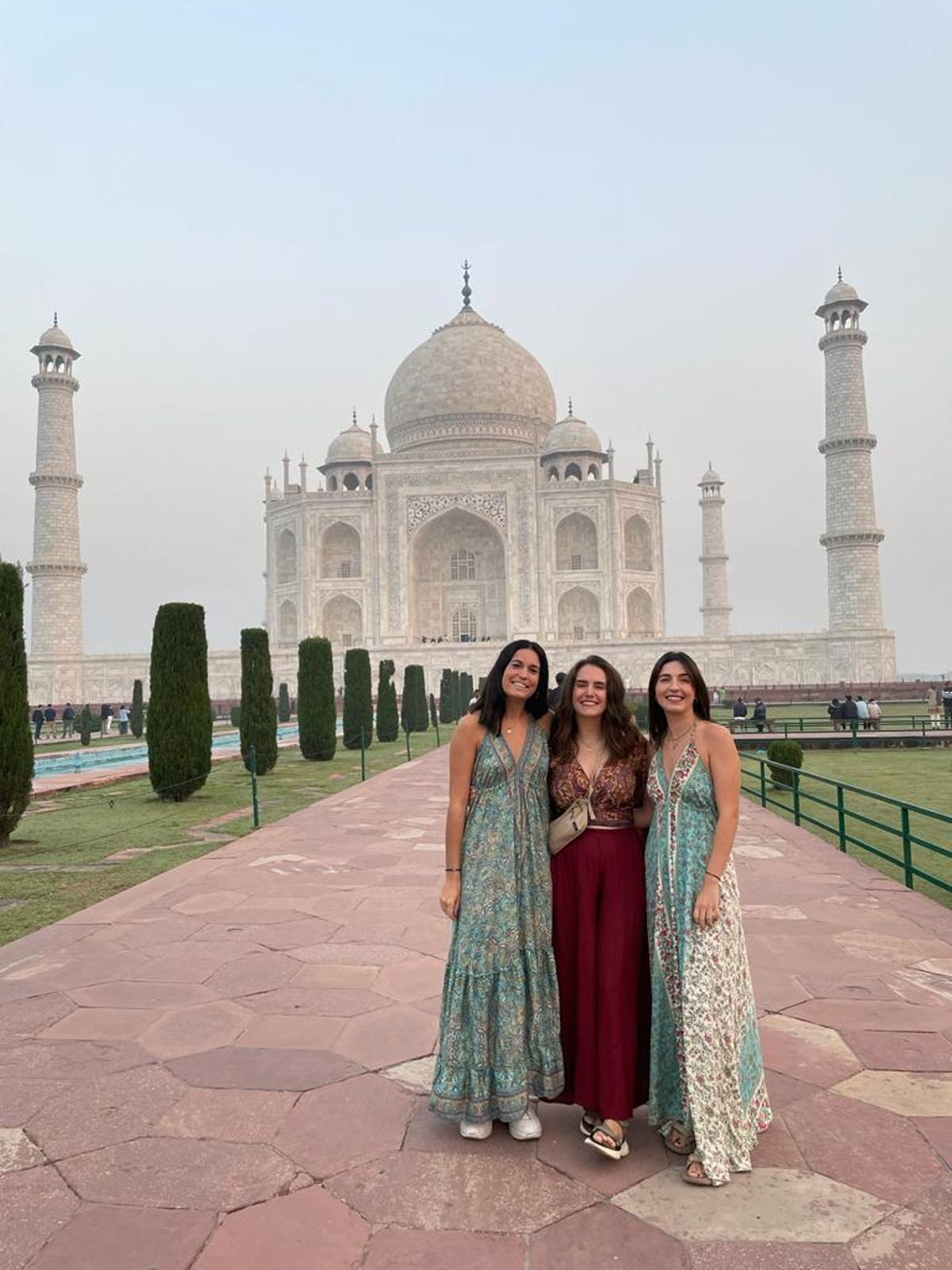 El álbum de fotos del viaje de tres jóvenes de Castellón por la India