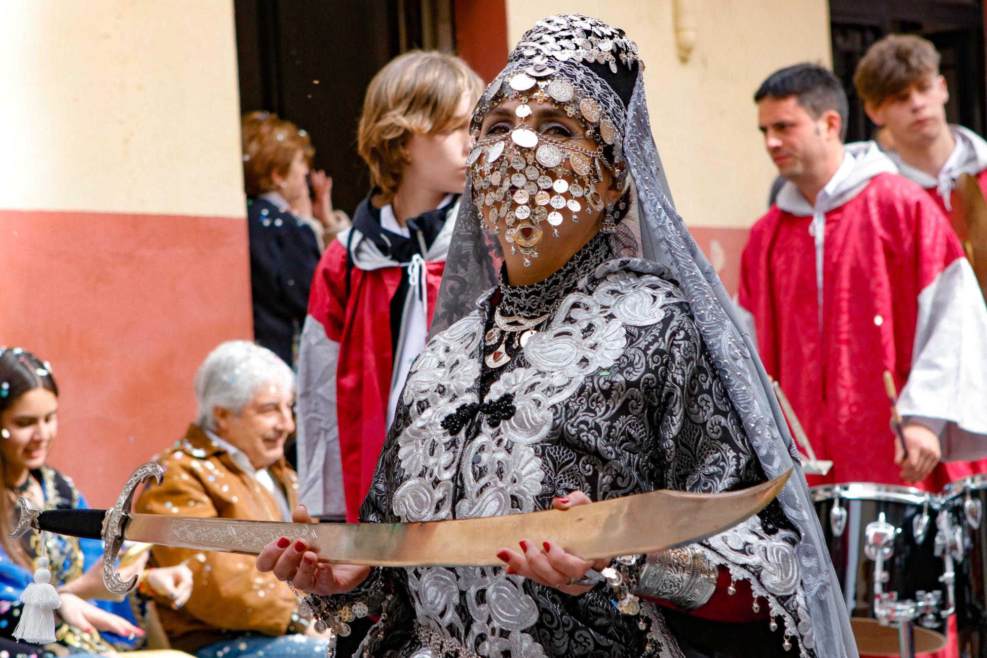 Espectaculares boatos y carrozas en las Fiestas de Alcoy