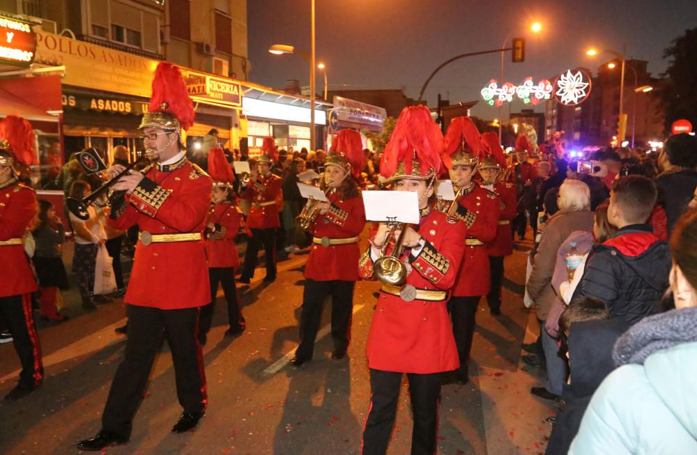 El distrito malagueño, como ya es tradición, adelanta el cortejo de sus majestades los Reyes Magos por las calles Fernández Fermina, Conde del Guadalhorce, Cruz del Humilladero o Camino de San Rafael.