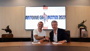 Griezmann y Miguel Ángel Gil Marín.