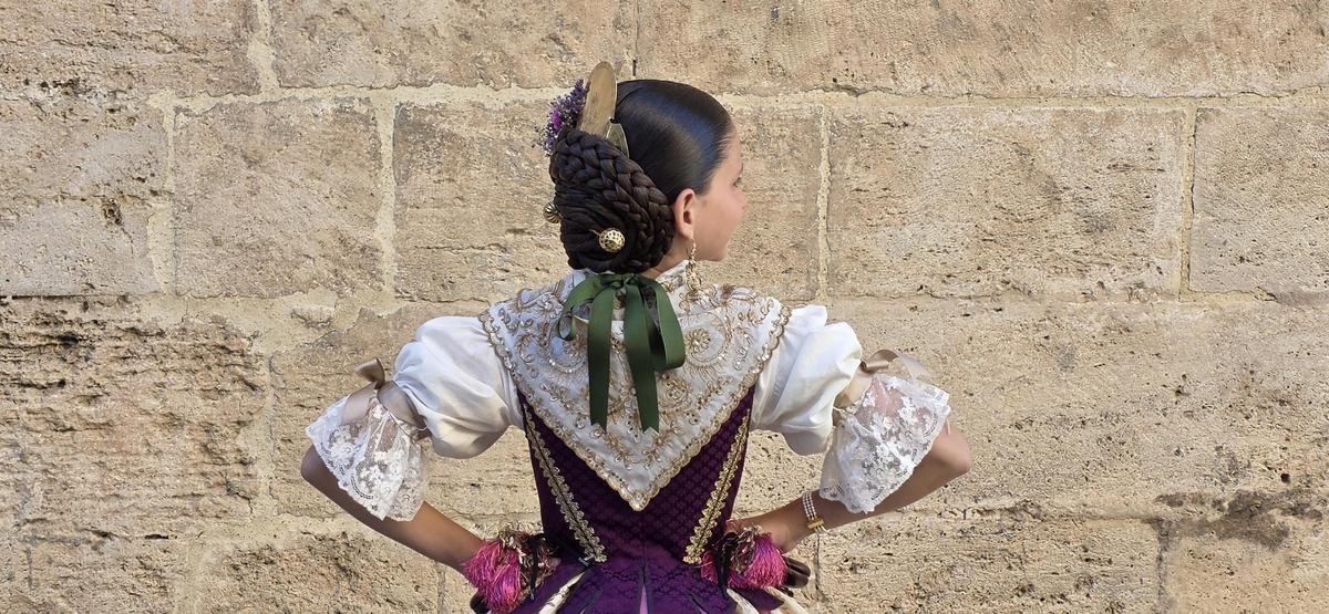 Los detalles del traje de la dansà de Marta Mercader Los detalles del traje de la dansà de Marta Mercader