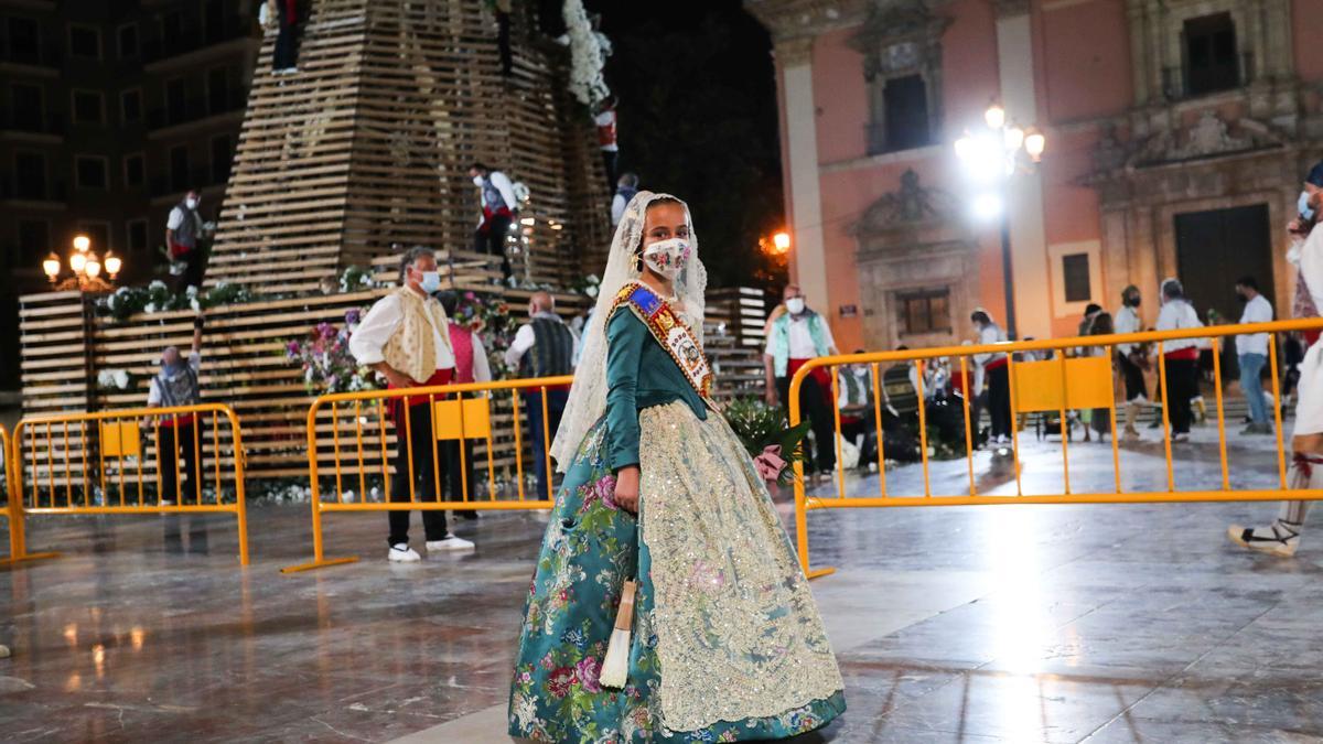 Búscate en el primer día de la ofrenda por la Calle Caballeros de las 21:00 a las 22:00