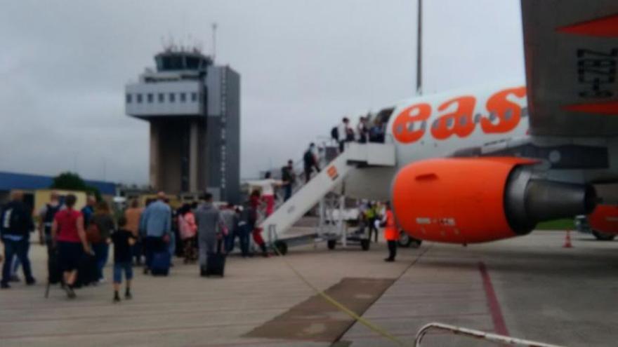 Los vuelos de Easyjet de Asturias a Londres suben de 50 a 70 euros en 7 horas