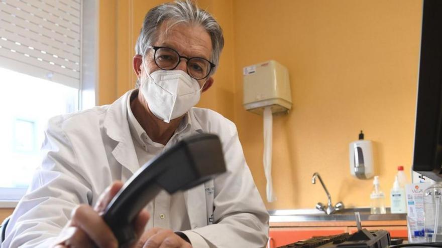 Sanidade pide al Gobierno que permita prorrogar a los médicos jubilados que trabajan en Galicia