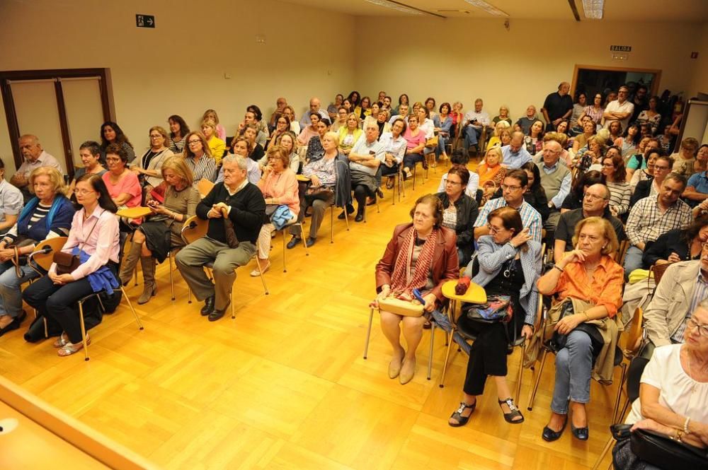 Presentación del libro "Historia de un canalla", d