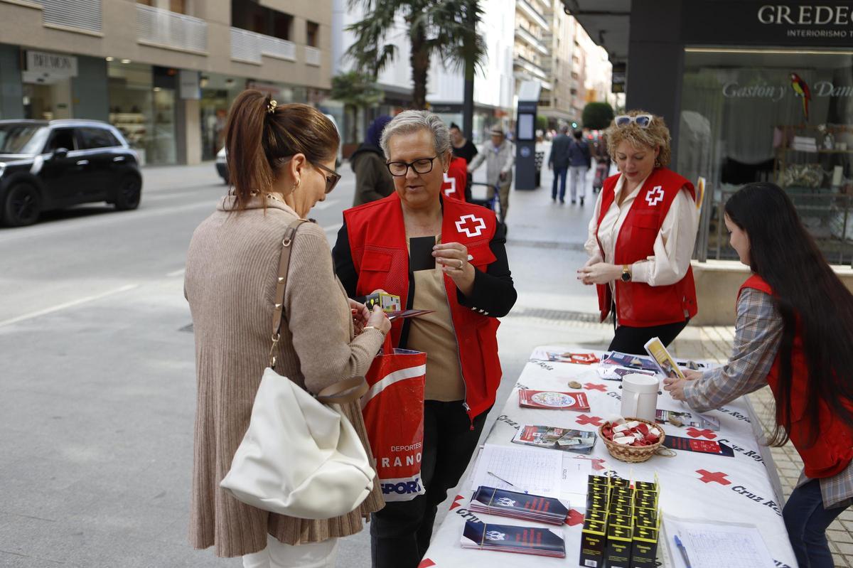 Voluntarios de Cruz Roja durante la actividad.