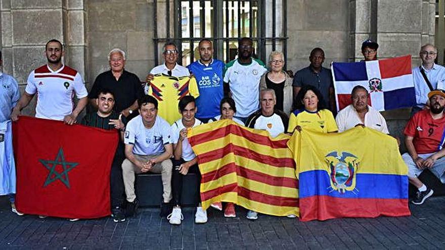 Participants a la presentació de la setzena edició del Mundialet Intercultural de Manresa, ahir